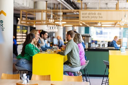 netwerken op de congreslocatie van Aristo meeting center 