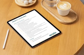 Checklist weergegeven op een tablet om goed voorbereid een evenement te organiseren