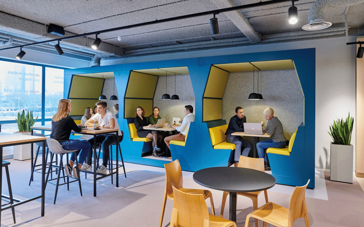 Work &amp; Play-ruimte met break-out sessies bij Aristo in Amsterdam Sloterdijk.