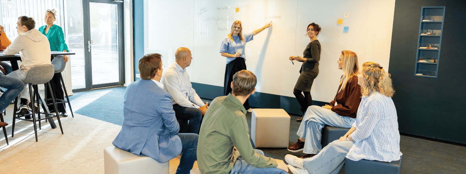 Trainer geeft workshop bij Aristo meeting center Amsterdam Sloterdijk.