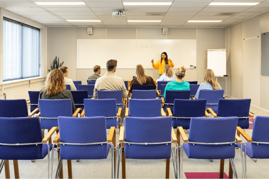 Een vergadering ludiek afsluiten amsterdam