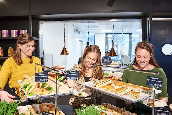 Een uitgebreide lunchtafel bij Aristo Amsterdam Kitchen 